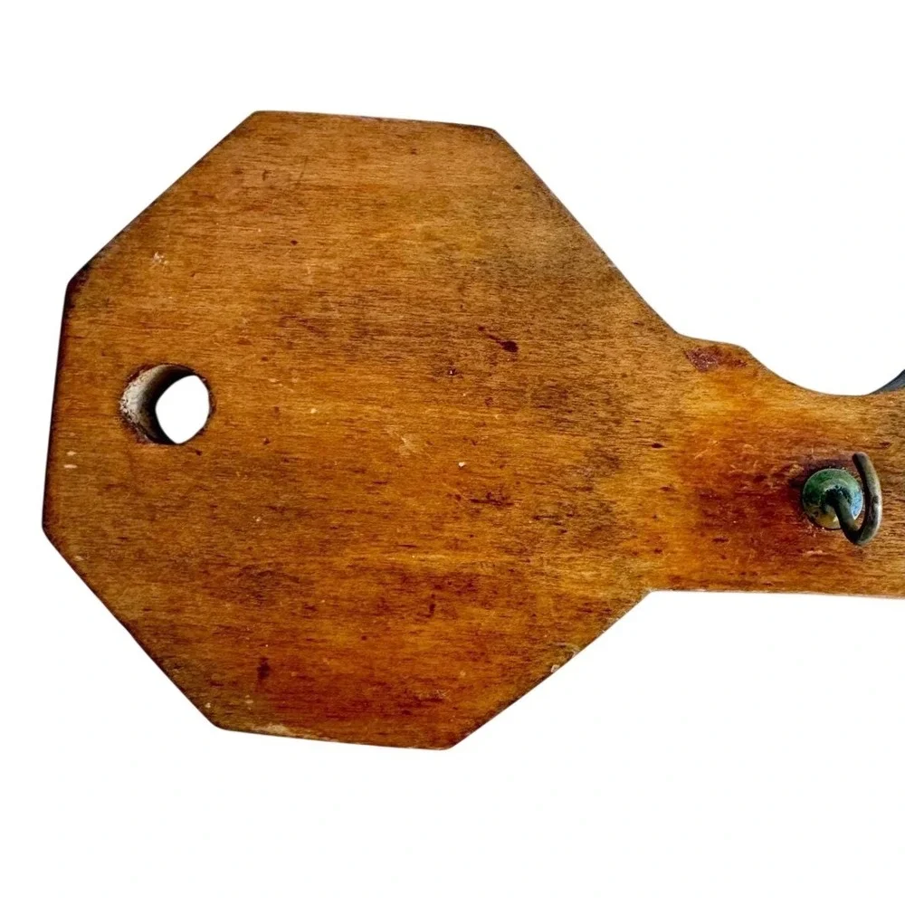 Wooden Key Shaped Wall Mounted Key Holder Organizer Hooks Vintage Unique Keyhook